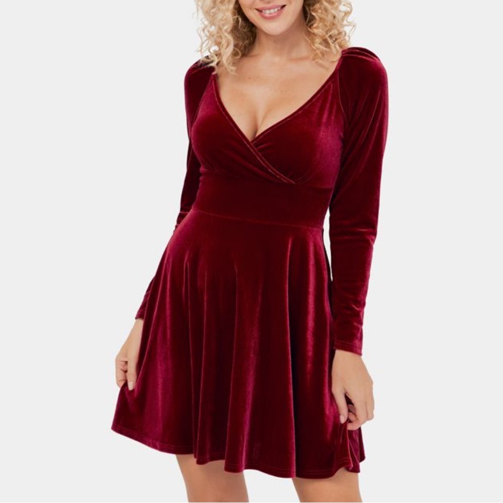 NWT Halara V Neck Plicated Velvet Mini Flare Casual Dress, Size M, Color Sangria